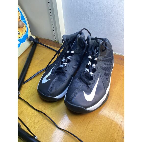 NIKE Air Max Stutter Step 2 Basketball Athletic Shoes 7Y Black White 653754-001 - Picture 2 of 6